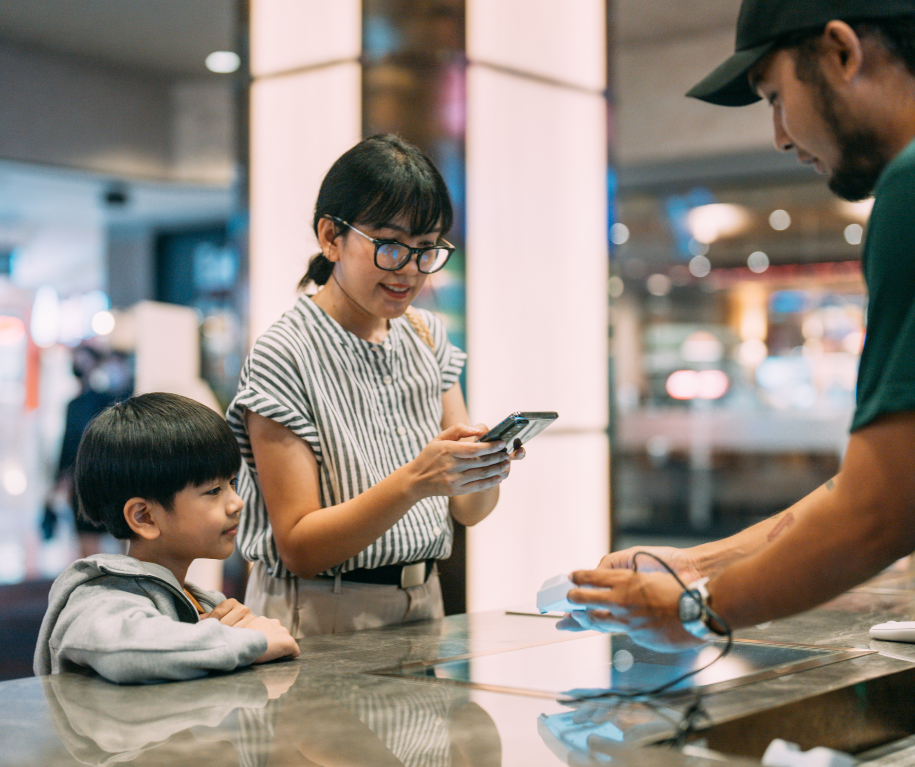 8 Benefits of Implementing Mobile Ticketing and a Contactless Box Office
